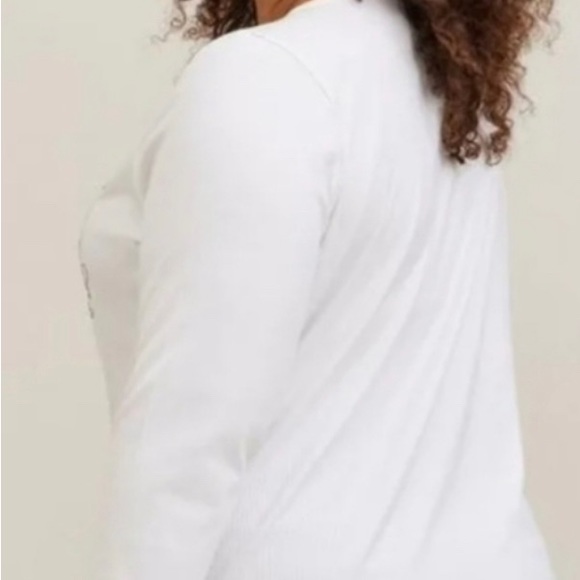 TORRID 4X DISNEY Minnie Mouse Henley Blouse NWT! - Picture 3 of 3